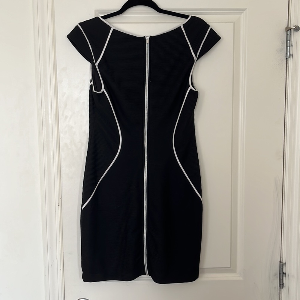 Black with white contour Express bodycon dress - Picture 2 of 4